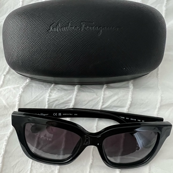 BRAND NEW! Ferragamo Sunglasses made in Italy - Picture 4 of 8
